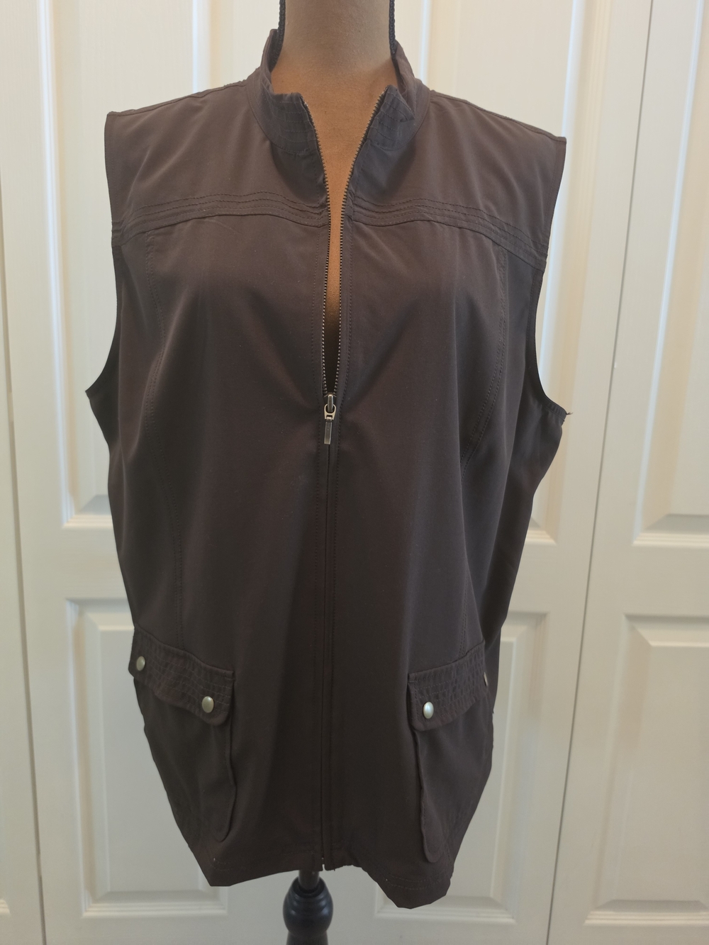 Chico's Zenergy UPF Sleeveless Vest Size 3 XL Chocolate Brown Utility Cargo